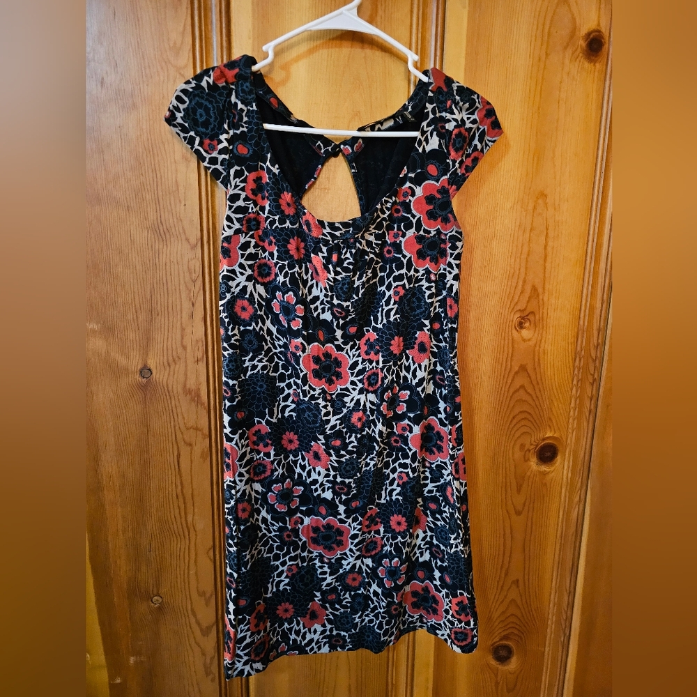 Guess t-shirt dress. Size small. Multi color.